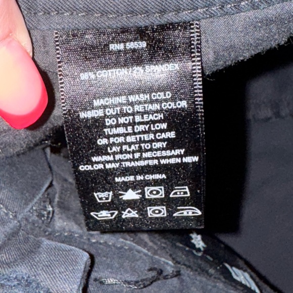 Kut from the Kloth Black Bermuda Shorts Versatile Style - Picture 12 of 15